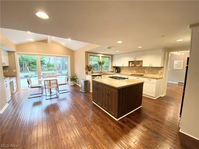 Foto del edificio - 23547 Duffield Rd