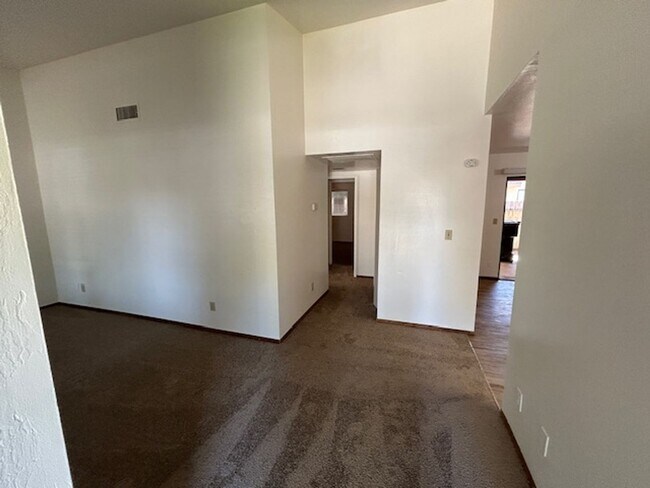 Building Photo - Single Level