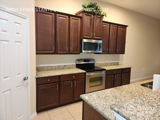 Building Photo - 8120 Banyan Breeze Way