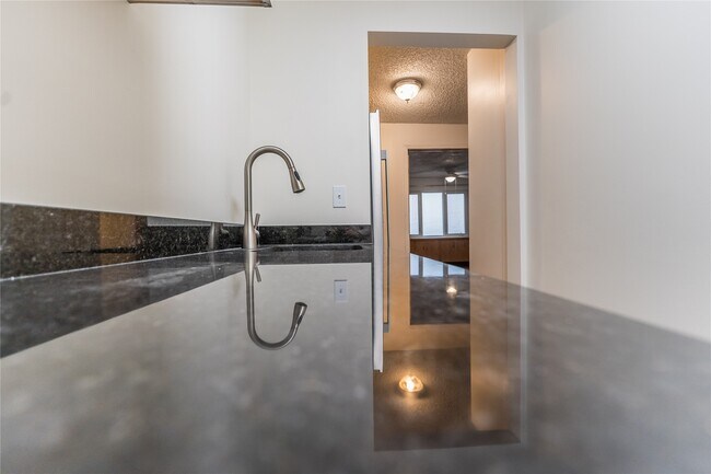 Foto del edificio - 9578 Vestal Pkwy W