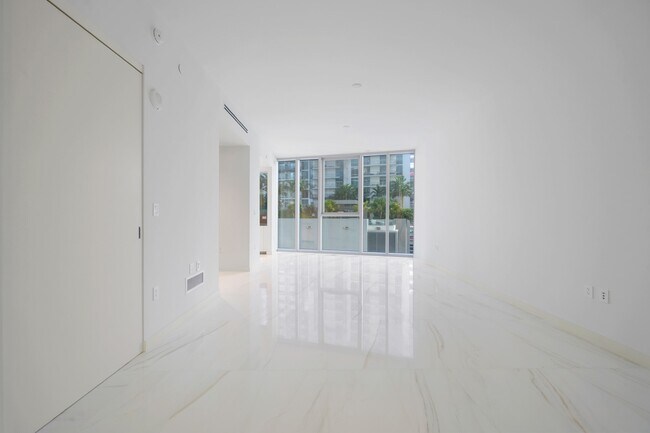 Foto del edificio - 300 Biscayne Boulevard Way