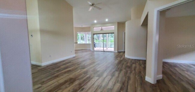 Foto del edificio - 26238 Stillwater Cir