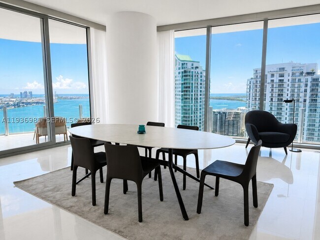 Foto del edificio - 300 Biscayne Blvd