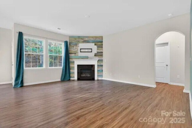 Foto del edificio - 130 Dry Rivers Ln