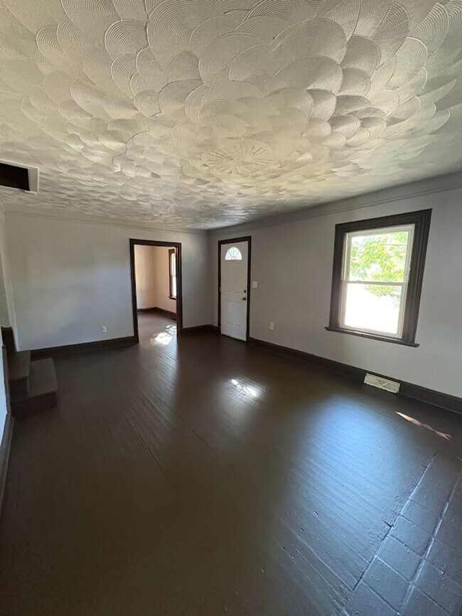 Foto del edificio - Three bedroom two bathroom home for rent