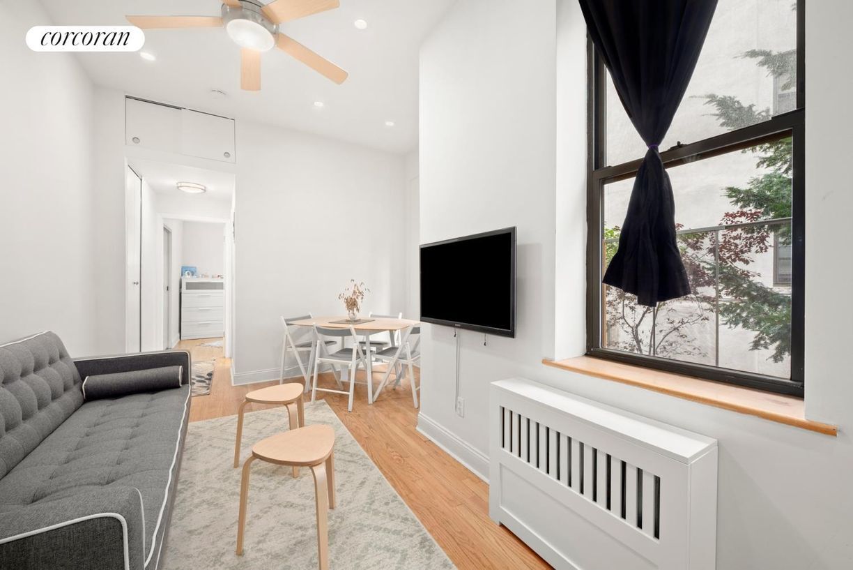Foto principal - 283 E 4th St