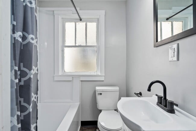 Building Photo - 3407 Gass Ave