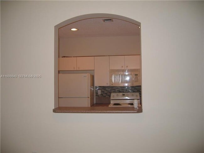 Foto del edificio - 2271 NE 42nd Cir