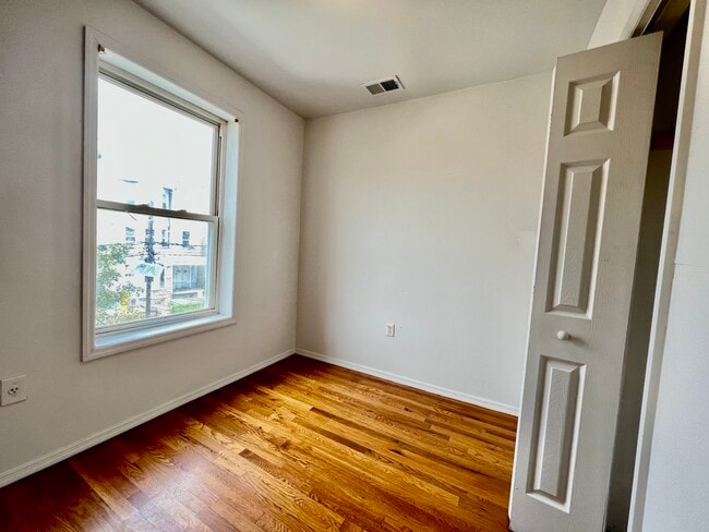 Foto del edificio - 326 S 11th St