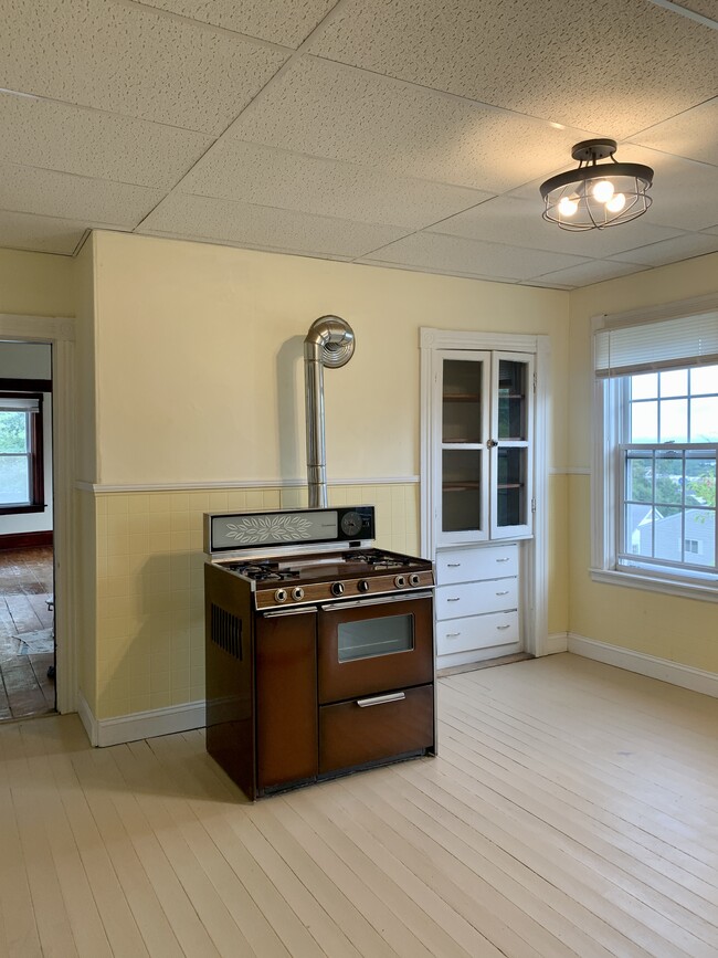 Kitchen, gas cooking/heating stove - 60 Esther St