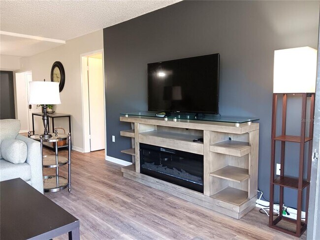 Foto del edificio - 2700 Bayshore Blvd