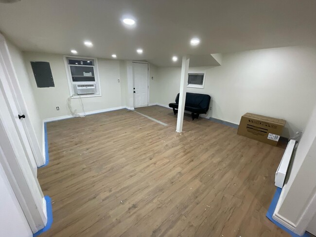 Building Photo - 321 Oakhurst Street