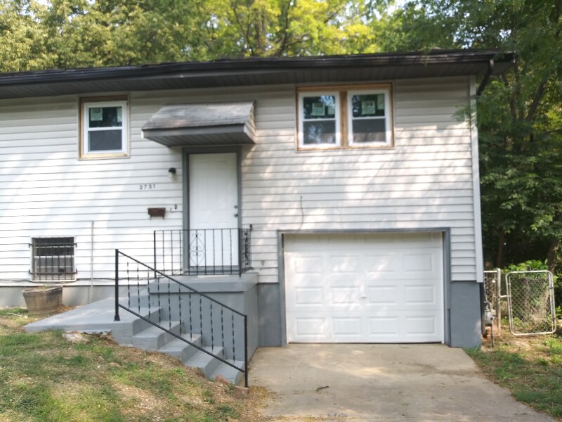 Primary Photo - 2731 Elmwood Ave
