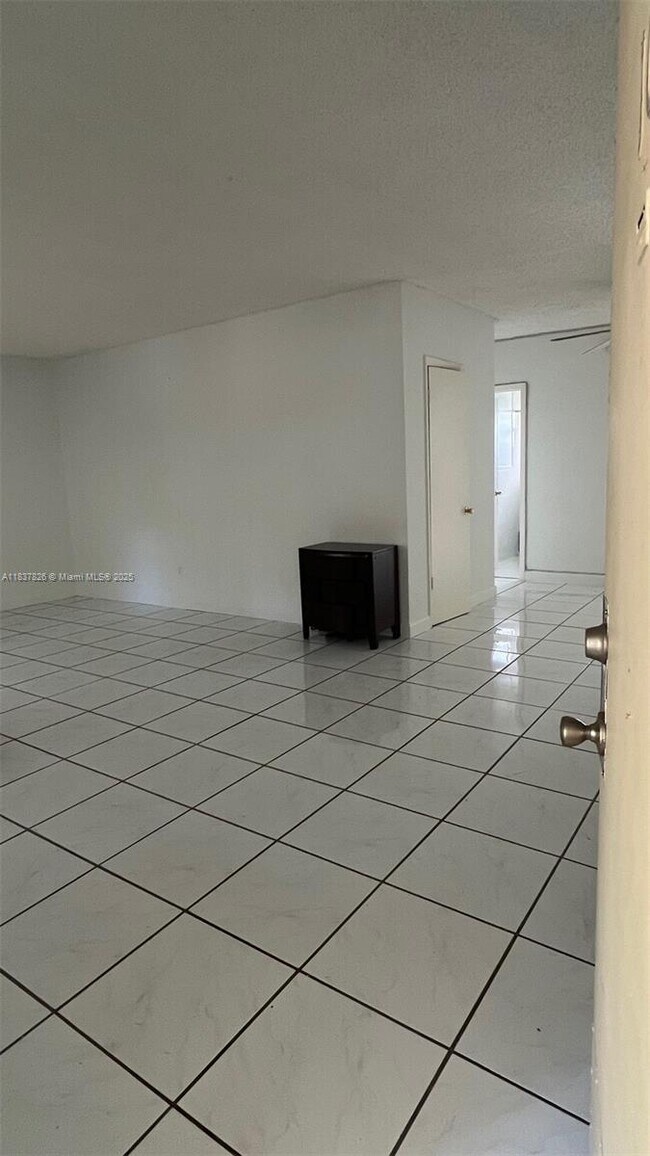 Foto del edificio - 7920 East Dr
