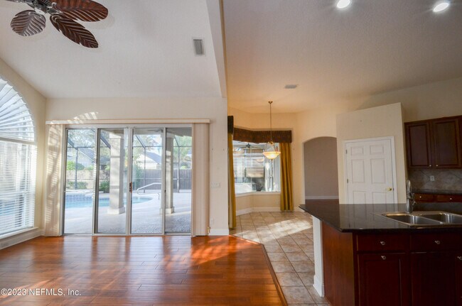 Foto del edificio - 11712 Blackstone River Dr