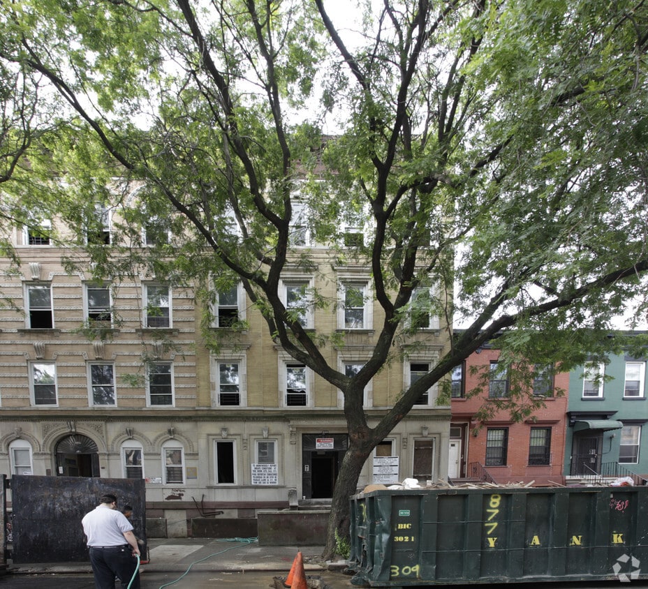 Building Photo - 240 Madison St