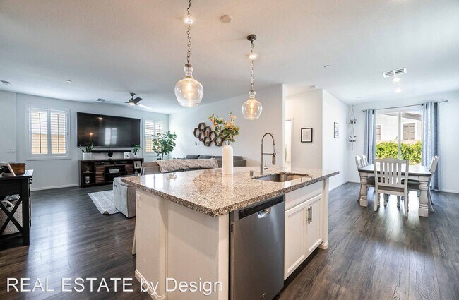 Building Photo - 4 br, 3.5 bath House - 1022 Greyhound Lane