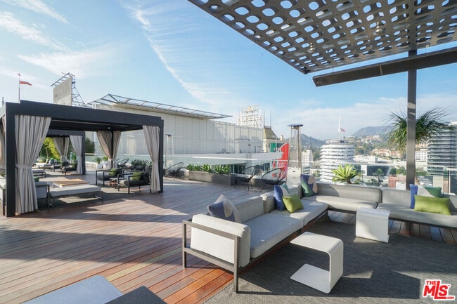 Building Photo - 6250 Hollywood Blvd