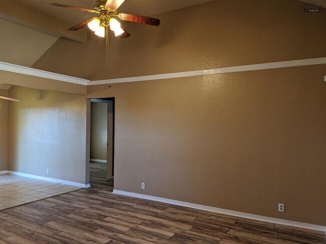 Building Photo - 1204 Lisa Ln