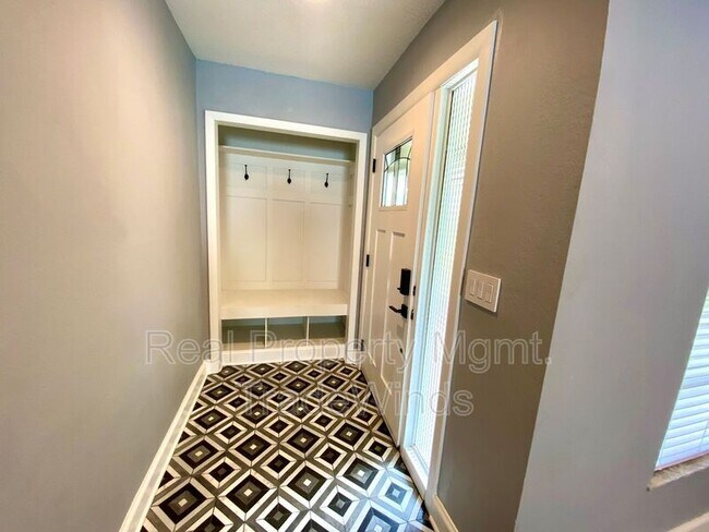 Building Photo - 1492 Overcash Dr