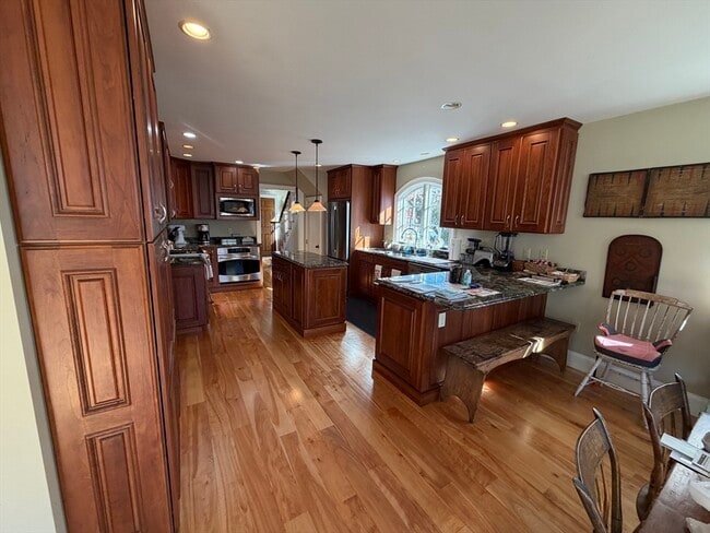 Building Photo - 17 Central St