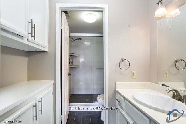 Foto del edificio - 2830 Buena Knoll Ct
