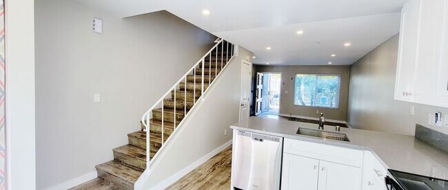 Foto del edificio - Charming 2BR Retreat with Private Patio, Scenic Views & Resort-Style Amenities