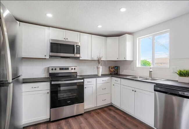 Building Photo - Jackson St Home