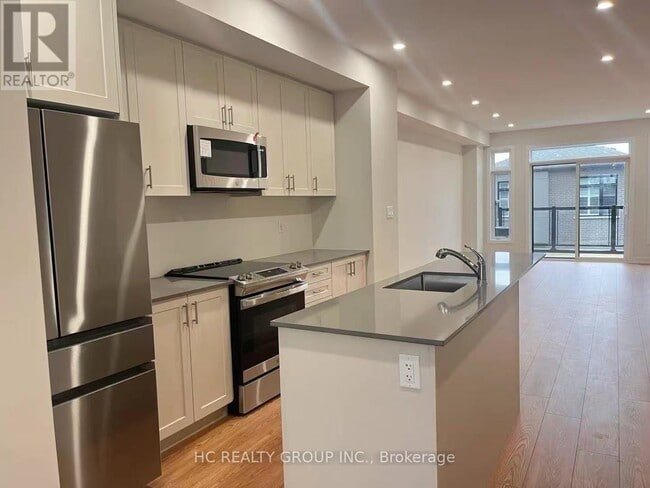 Photo du bâtiment - 1810 Donald Cousens Pkwy