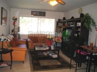Primary Photo - 1348 E Hillcrest Dr