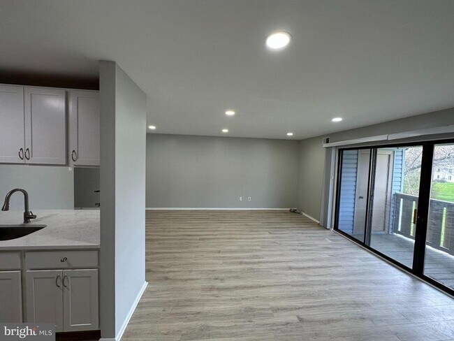 Building Photo - 1704 The Woods