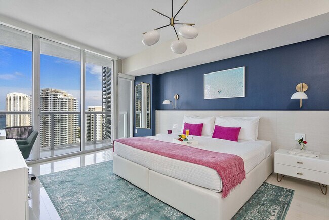 Building Photo - 485 Brickell Ave