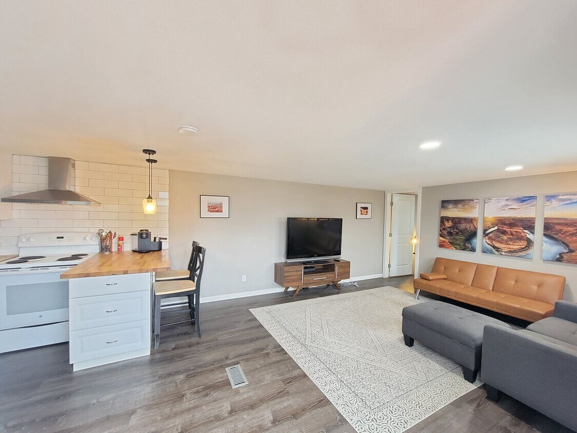 Primary Photo - Fully updated and remodeled home in Burbank