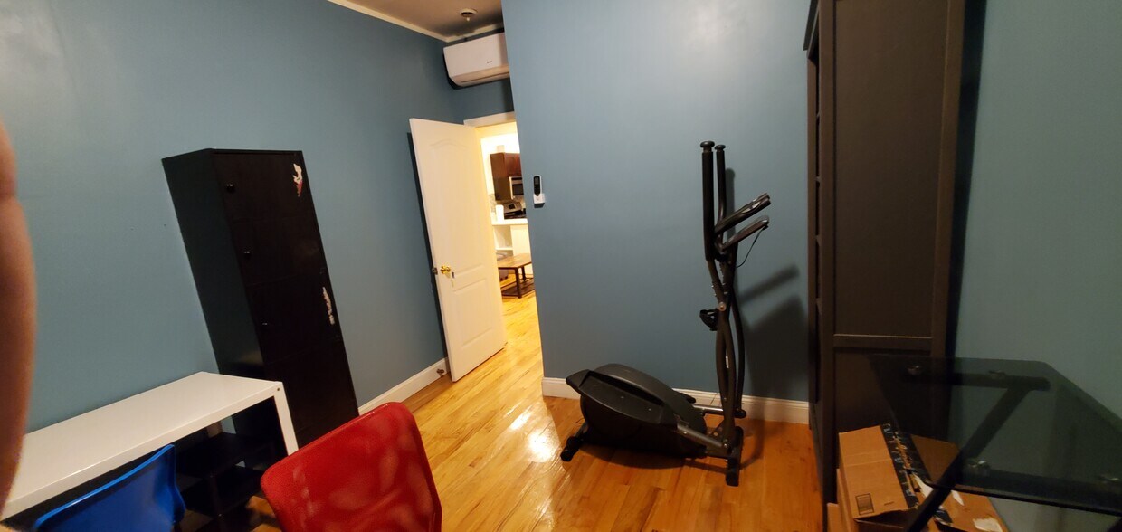 Primary Photo - 123 Hull St