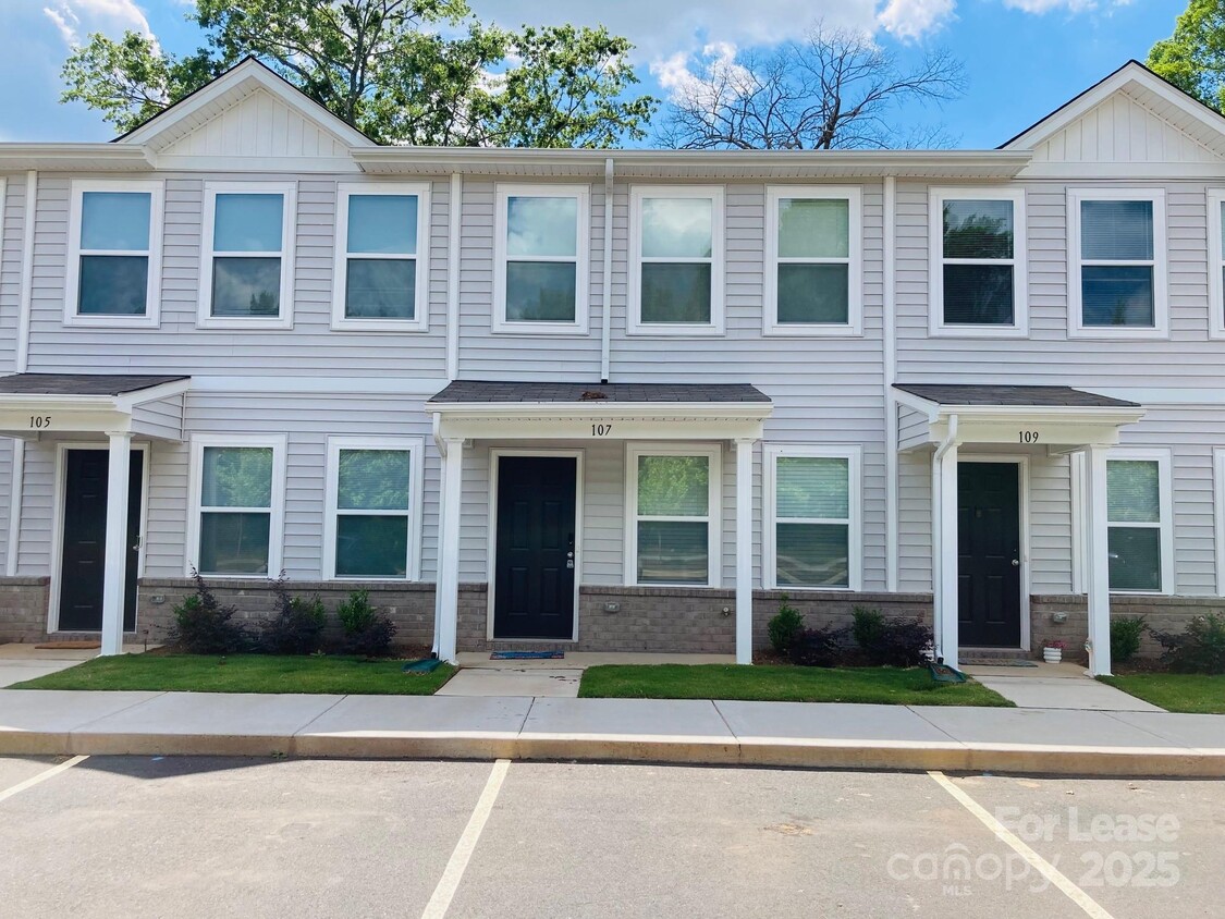 Primary Photo - 107 Villa Ln
