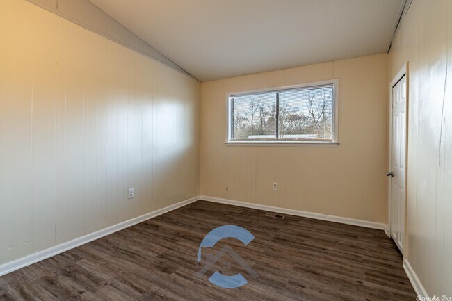 Building Photo - 4 Fulmer Ln