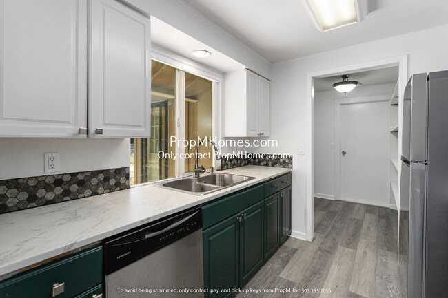 Building Photo - Charming Oregon City Home on 1/2 Acre - Fully Fenced Yard!