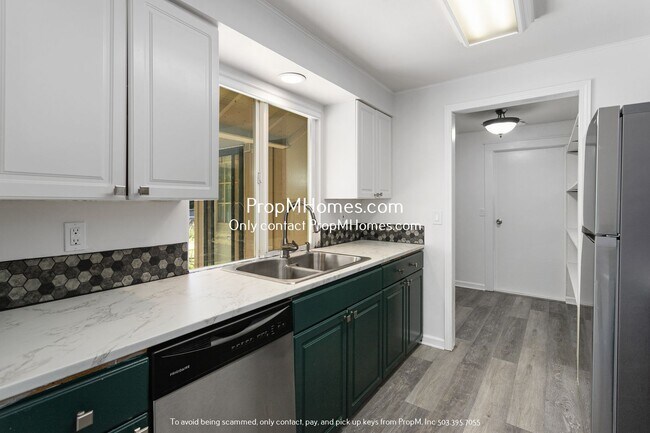 Foto del edificio - Charming Oregon City Home on 1/2 Acre - Fully Fenced Yard!