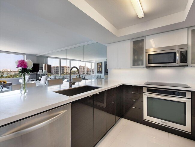 Foto del edificio - 400 South Pointe Dr