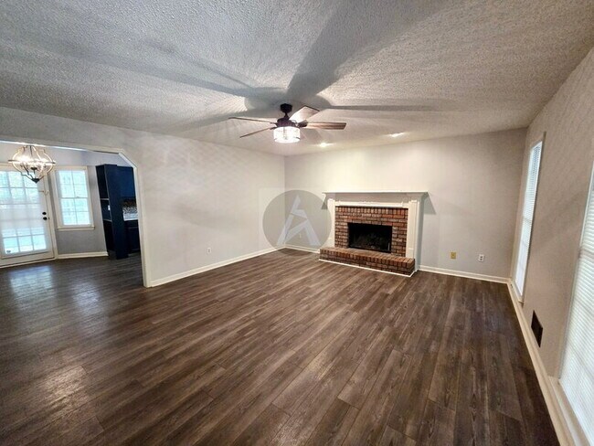 Building Photo - 43 Regent Ct