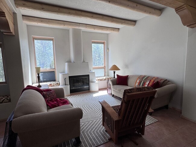 Building Photo - 3 Bedroom, 2.5 Bathroom Home in Tijeras, NM