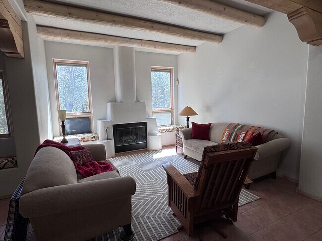 Foto del edificio - 3 Bedroom, 2.5 Bathroom Home in Tijeras, NM