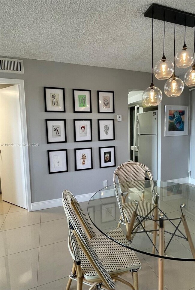 Foto del edificio - 301 Golden Isles Dr