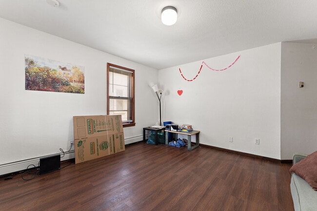 Sala de estar - 3101 E 24th St