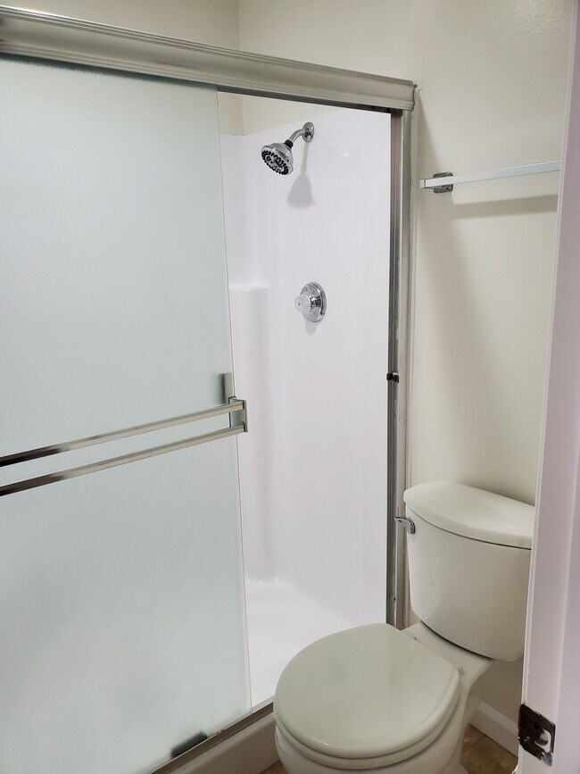 Main Bathroom - 400 W 223rd St