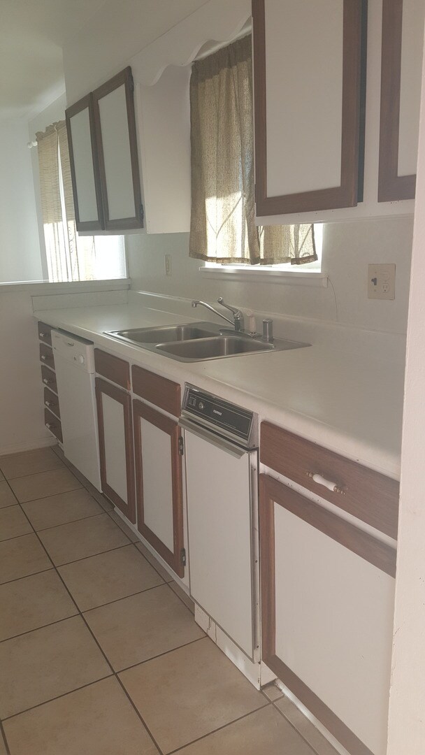 Foto del edificio - Eastwood 3 bedroom 2 bath single story for...