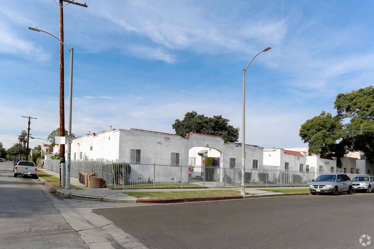 Primary Photo - 2627 West Blvd