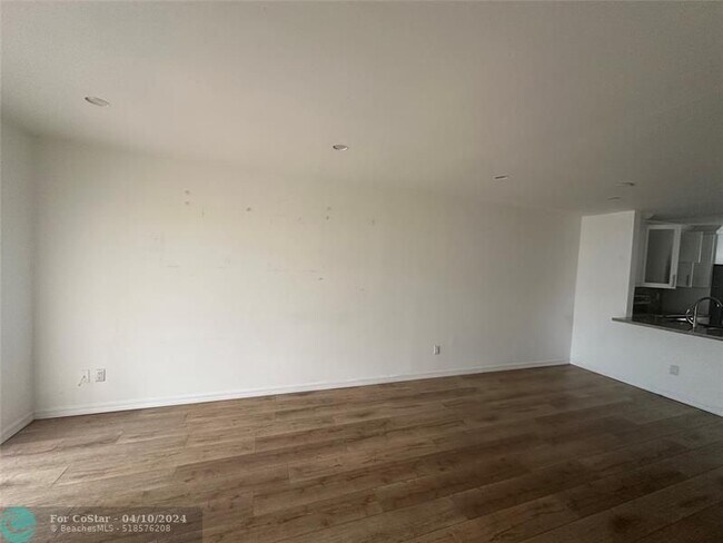 Building Photo - 283 NW 36th Ave