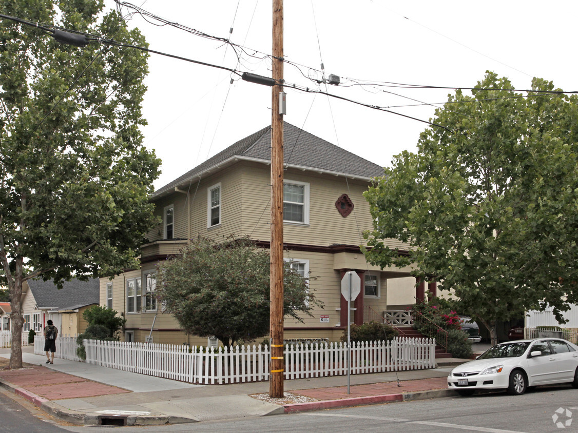 Primary Photo - 600 S 9th St