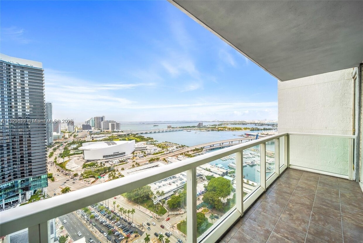 Primary Photo - 244 Biscayne Blvd